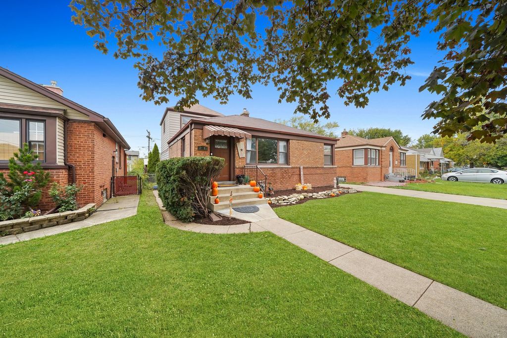 2408 Westbrook Dr, Franklin Park, IL 60131