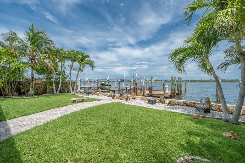 906 Bay Point Dr, Madeira Beach, FL 33708