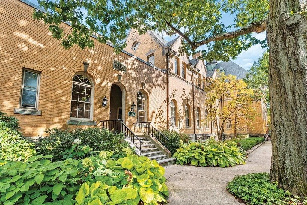 60 Glen Rd #T12, Brookline, MA 02445