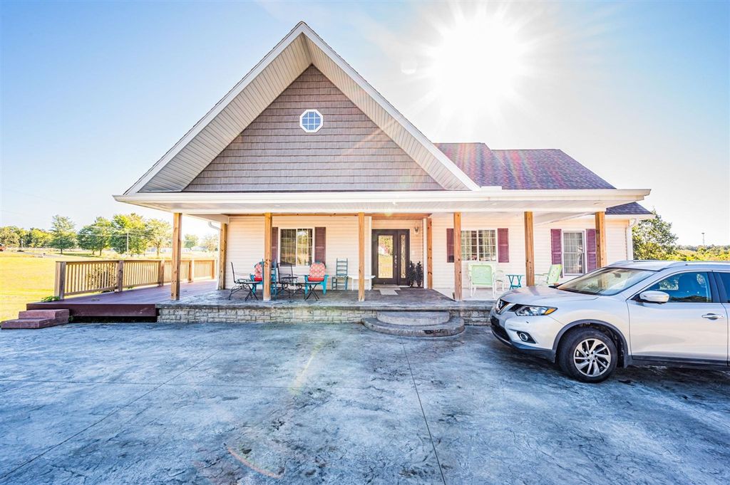 70 Twin Oaks Dr, Greenville, KY 42345