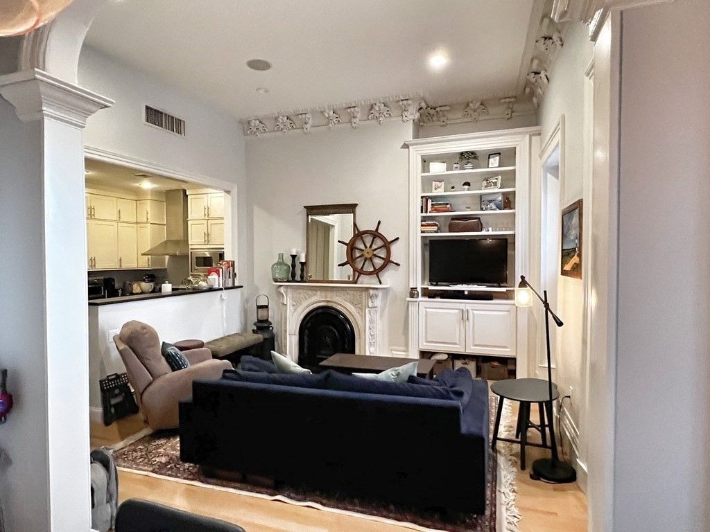 1670 Washington St #2, Boston, MA 02118