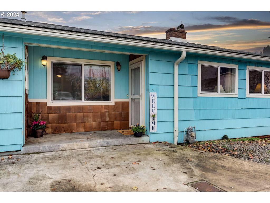 609 Jq Adams St, Oregon City, OR 97045 | MLS# 24216195 | Trulia