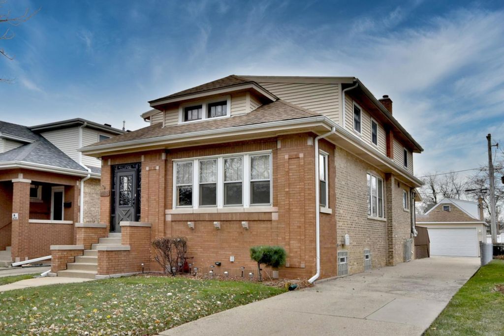 7245 W Greenleaf Ave, Chicago, IL 60631
