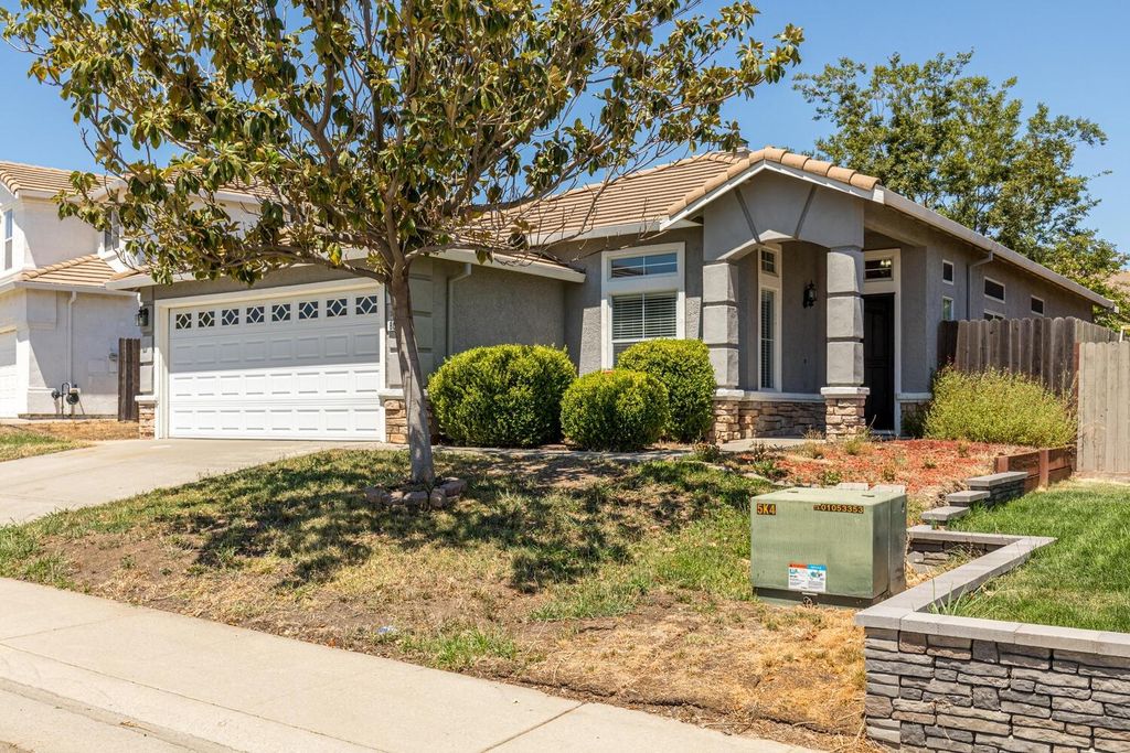 8015 Andante Dr, Citrus Heights, CA 95621