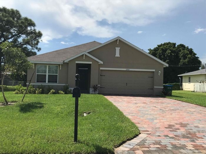 2702 SW 9th Pl, Cape Coral, FL 33914