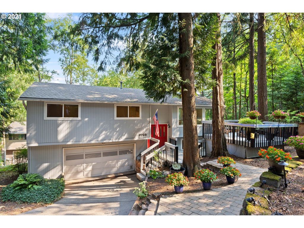 3725 SW Kanan Dr, Portland, OR 97221