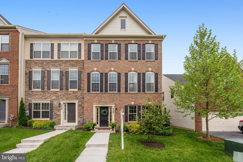 9307 Geaton Park Pl, Lanham, MD 20706