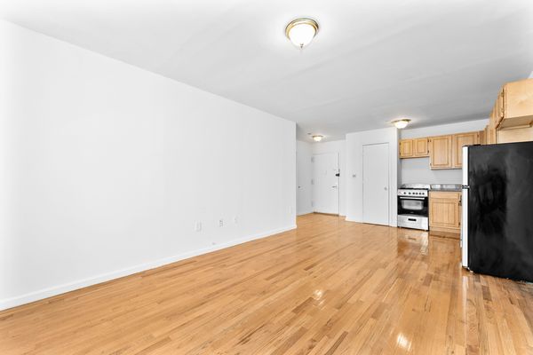 379 E 10th St #A, New York, NY 10009