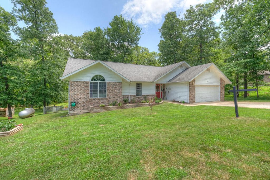 211 Crestview Dr, Seneca, MO 4 Bed, 3 Bath SingleFamily Home 70