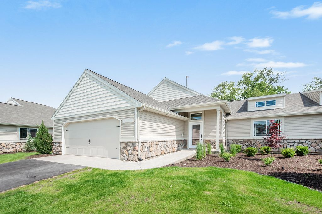 1314 Sand Springs Dr SW #47, Byron Center, MI 49315