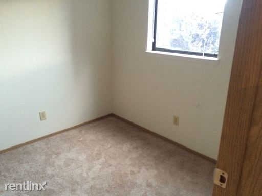 922 N  104th St, Seattle, WA 98133