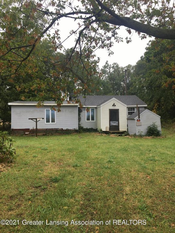 5438 Ionia Rd, Portland, MI 48875