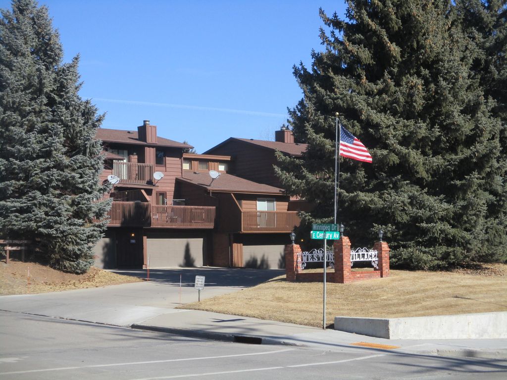 2909 Winnipeg Dr, Bismarck, ND 58503