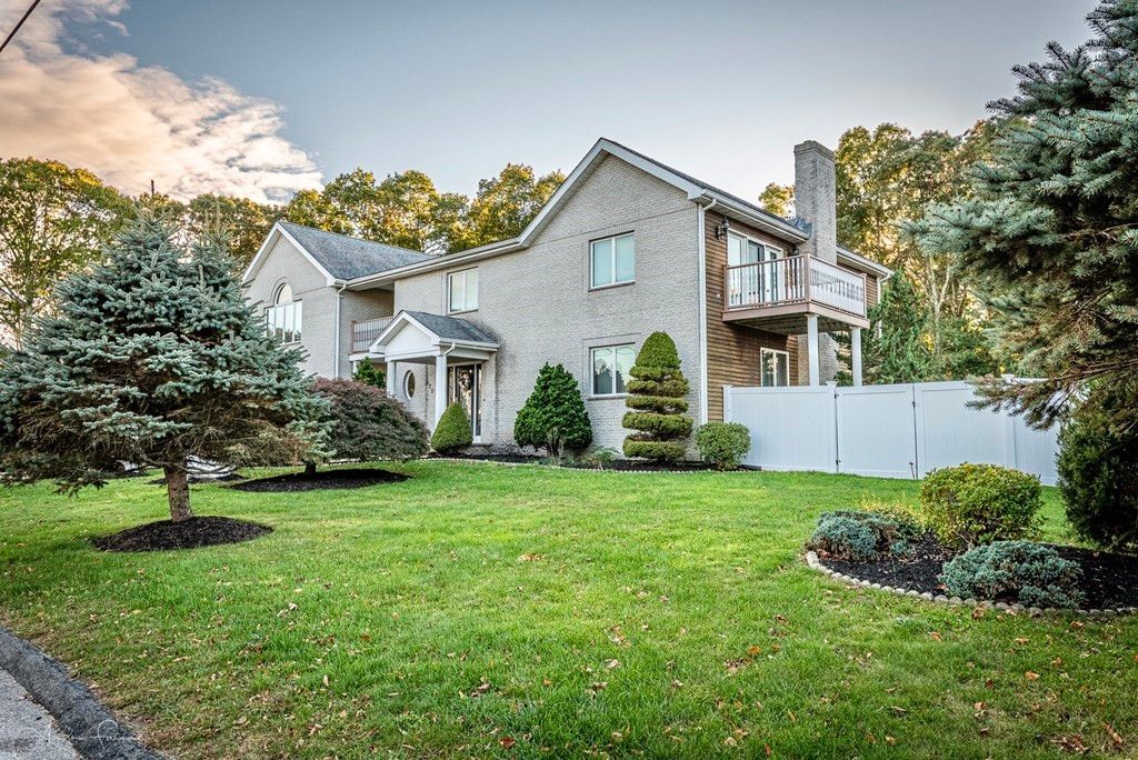 873 Tradewind St, New Bedford, MA 02740