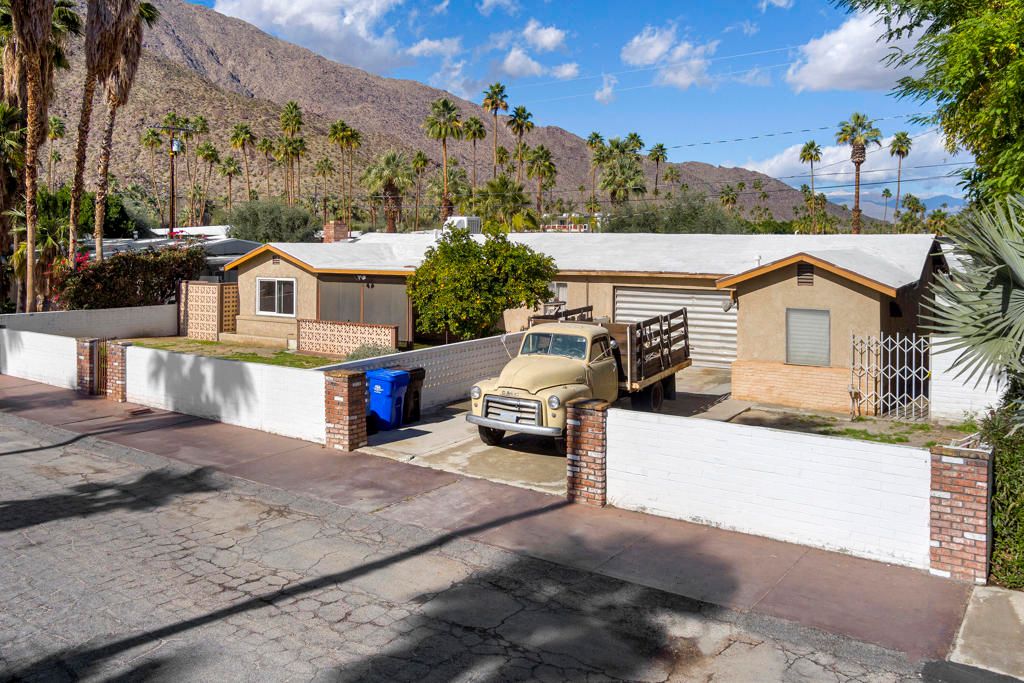110 Canyon Rock Rd, Palm Springs, CA 92264