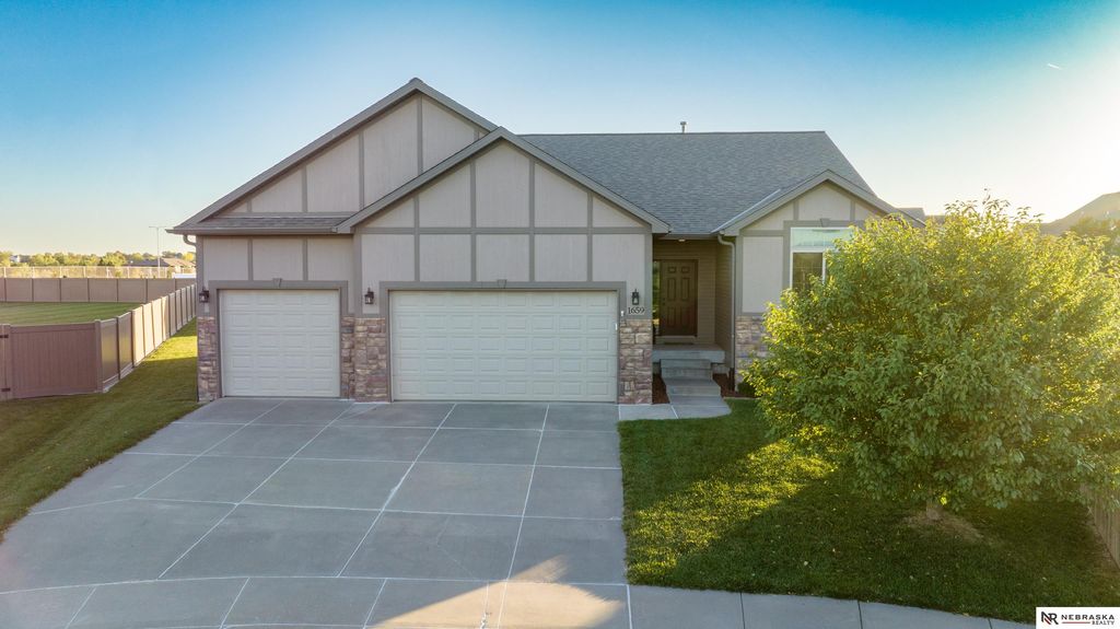 1659 La Plata Ct, Lincoln, NE 68521
