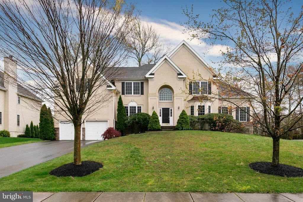 16 Foxcroft Way, Mount Laurel, NJ 08054
