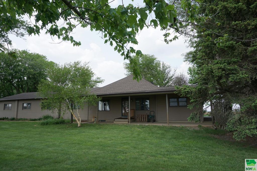 20884 135th St, Whiting, IA 51063