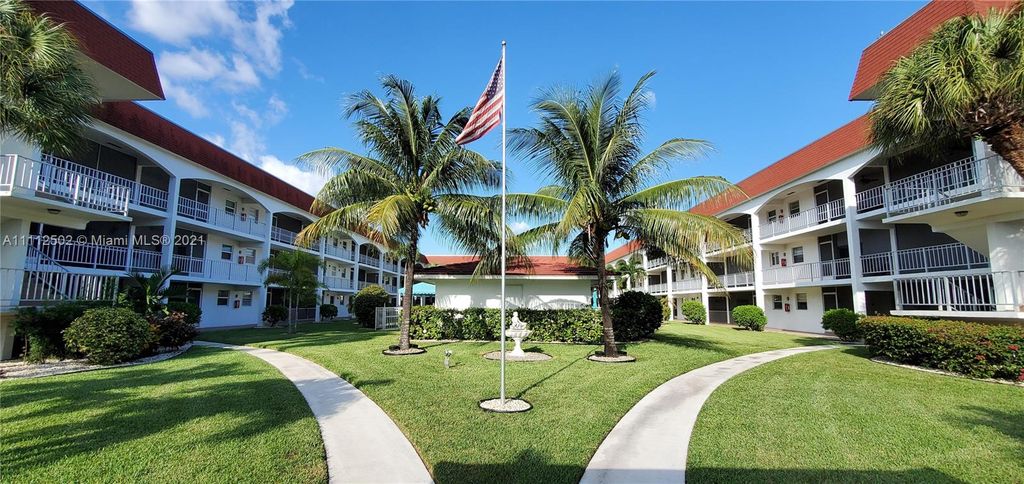 580 Egret Dr #322, Hallandale Beach, FL 33009