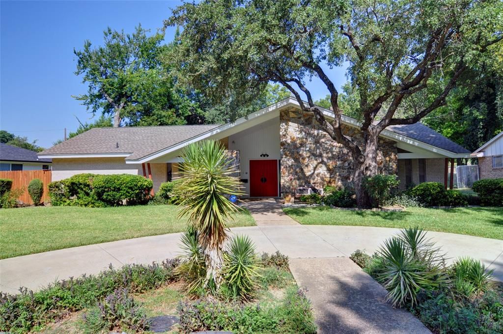 827 Glen Oaks Blvd, Dallas, TX 75232 4 Bed, 3 Bath SingleFamily Home