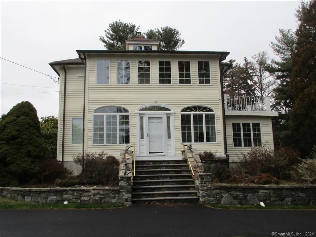 3 Roller Ter, Milford, CT 06461