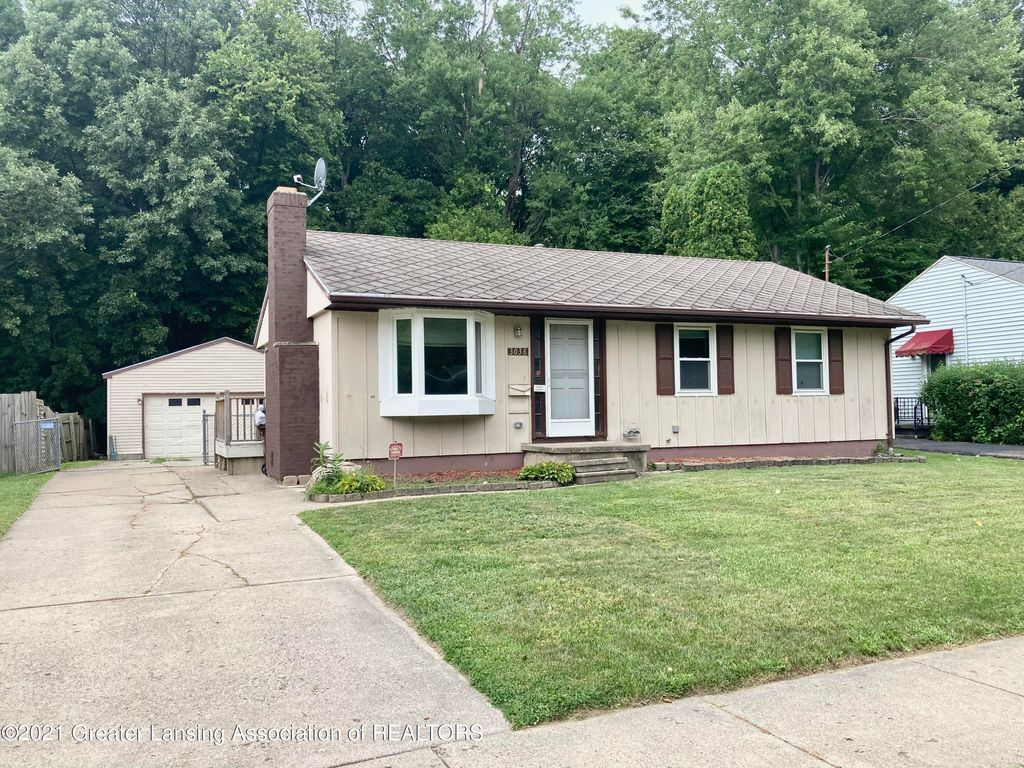 3038 Sunderland Rd, Lansing, MI 48911
