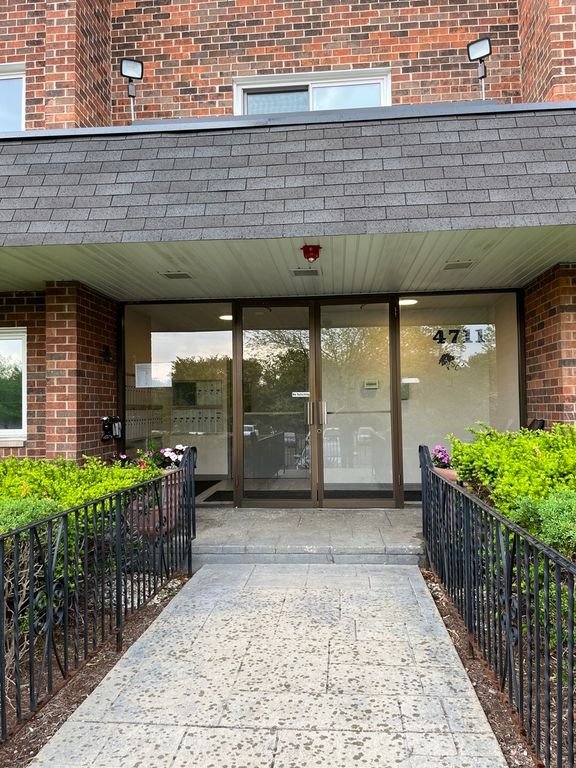 4711 Saint Joseph Creek Rd #1H, Lisle, IL 60532