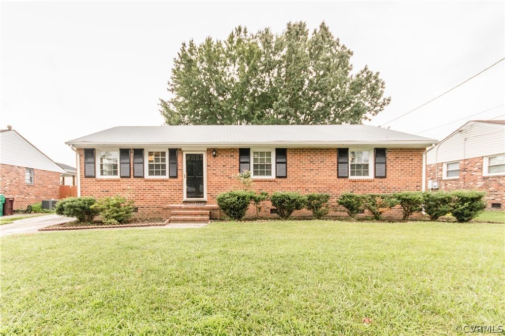 919 Dogwood Dr, Colonial Heights, VA 23834