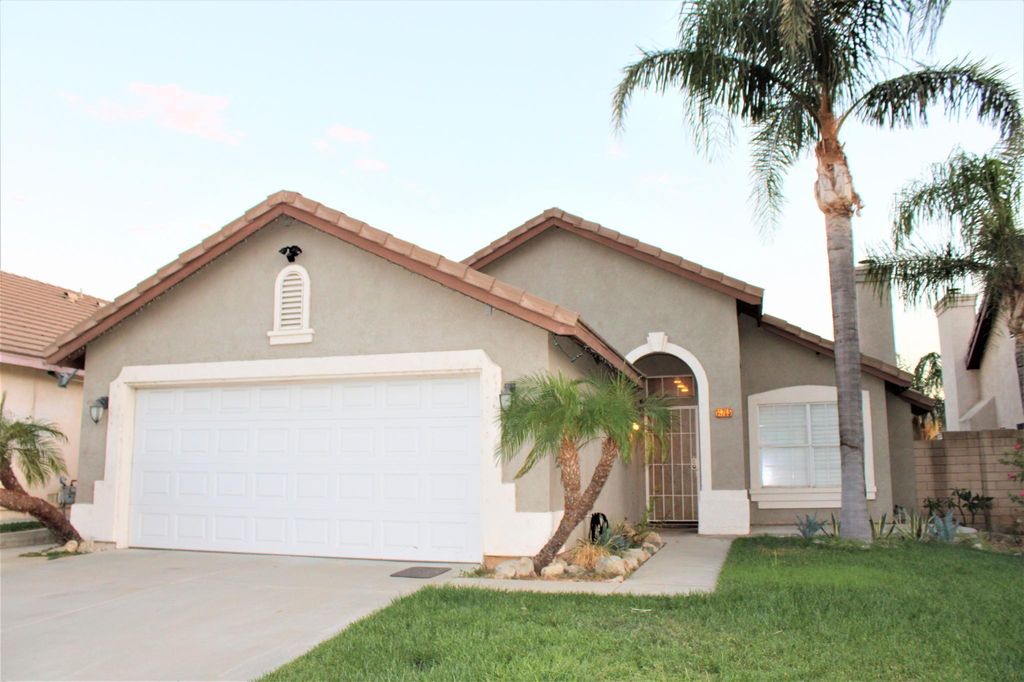 14785 Foxfield Ln, Fontana, CA 92336
