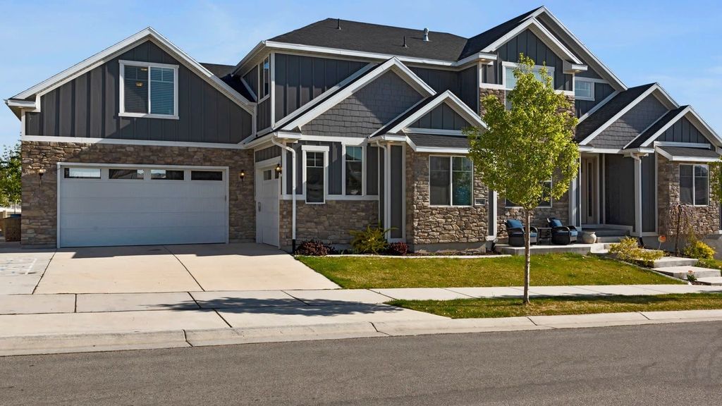 3944 W Coastal Dune Dr, South Jordan, UT 84009