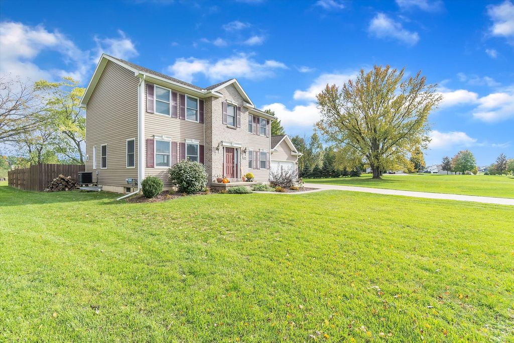 1395 Willow Dr, Jackson, MI 49201