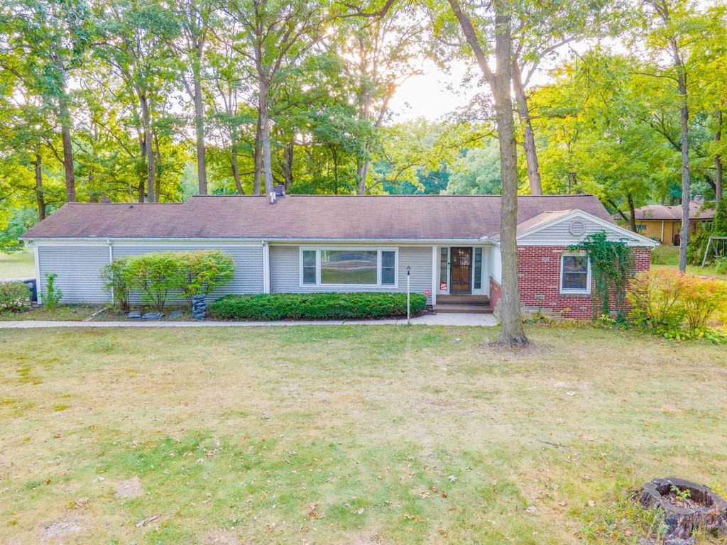 8310 Waterswolde Ln, Fort Wayne, IN 46825