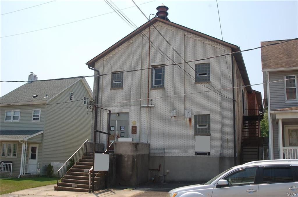 212 Quarry St, Whitehall, PA 18052