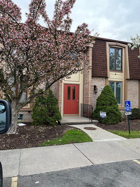 70 Groton Dr #1, Amherst, NY 14228