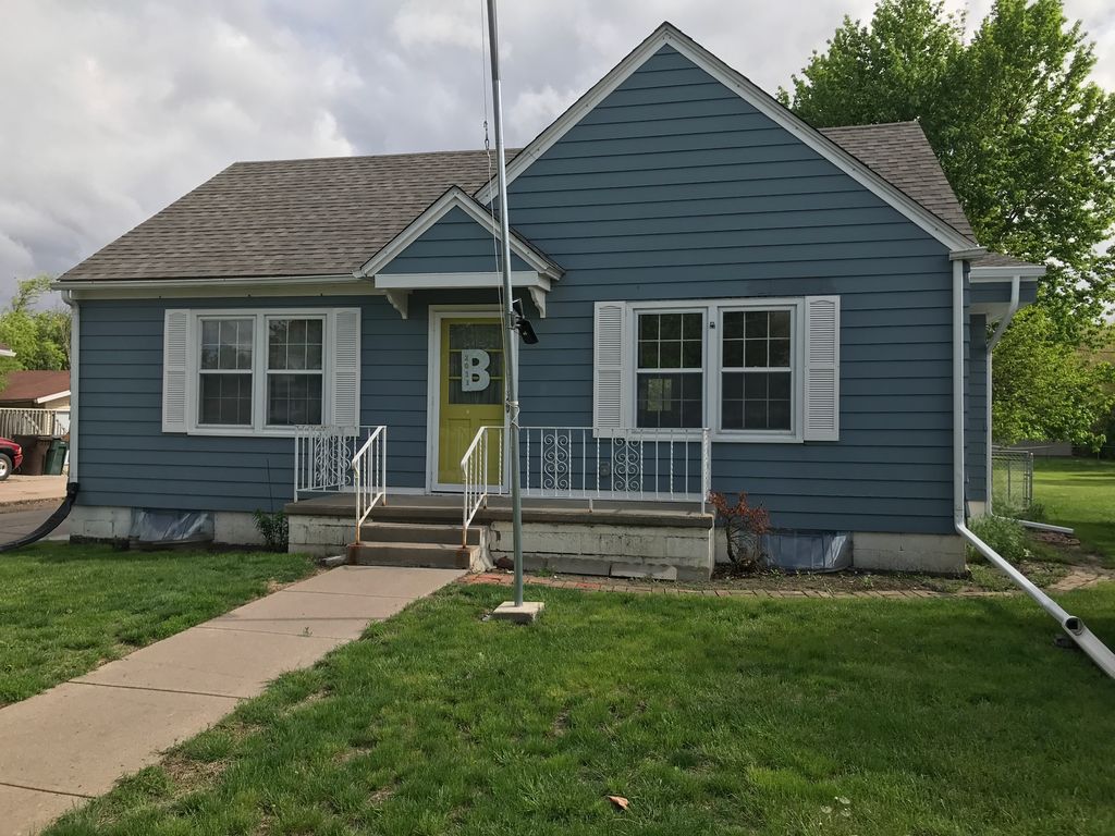 2011 E 34th St, Kearney, NE 4 Bed, 2 Bath SingleFamily