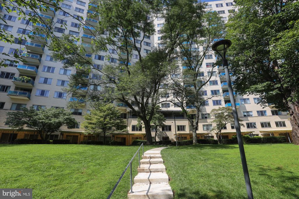 10201 Grosvenor Pl #1420, Rockville, MD 20852