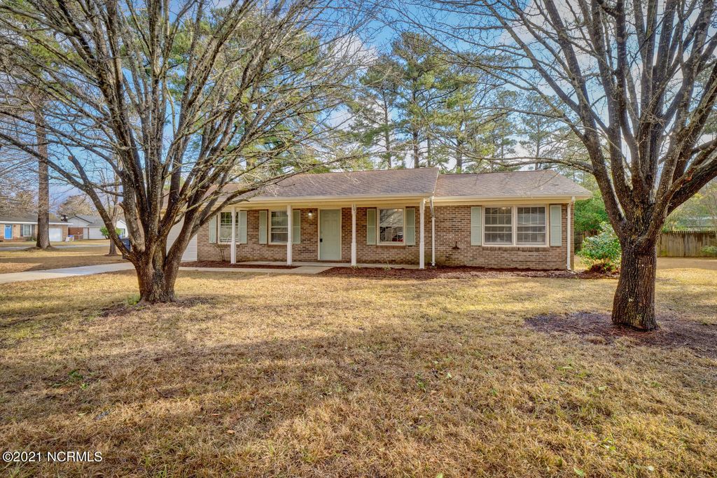 101 Meadowview Ct, Jacksonville, NC 28546
