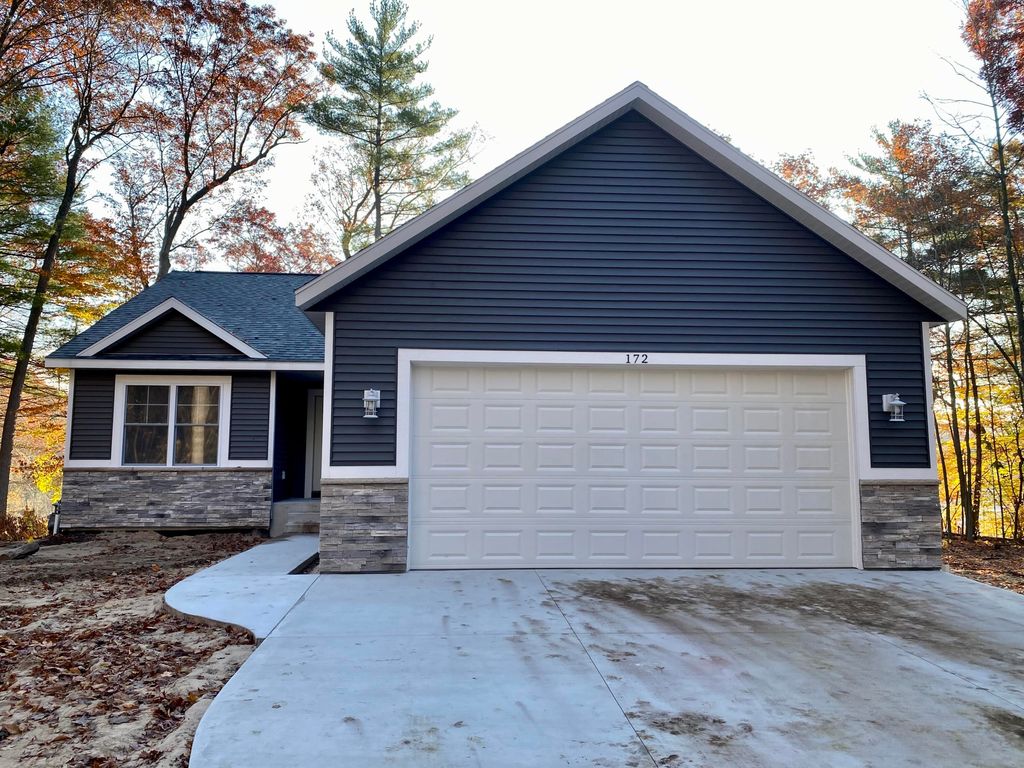 172 1st Ave, Fruitport, MI 49415