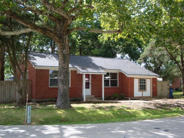 662 South St, West Columbia, TX 77486