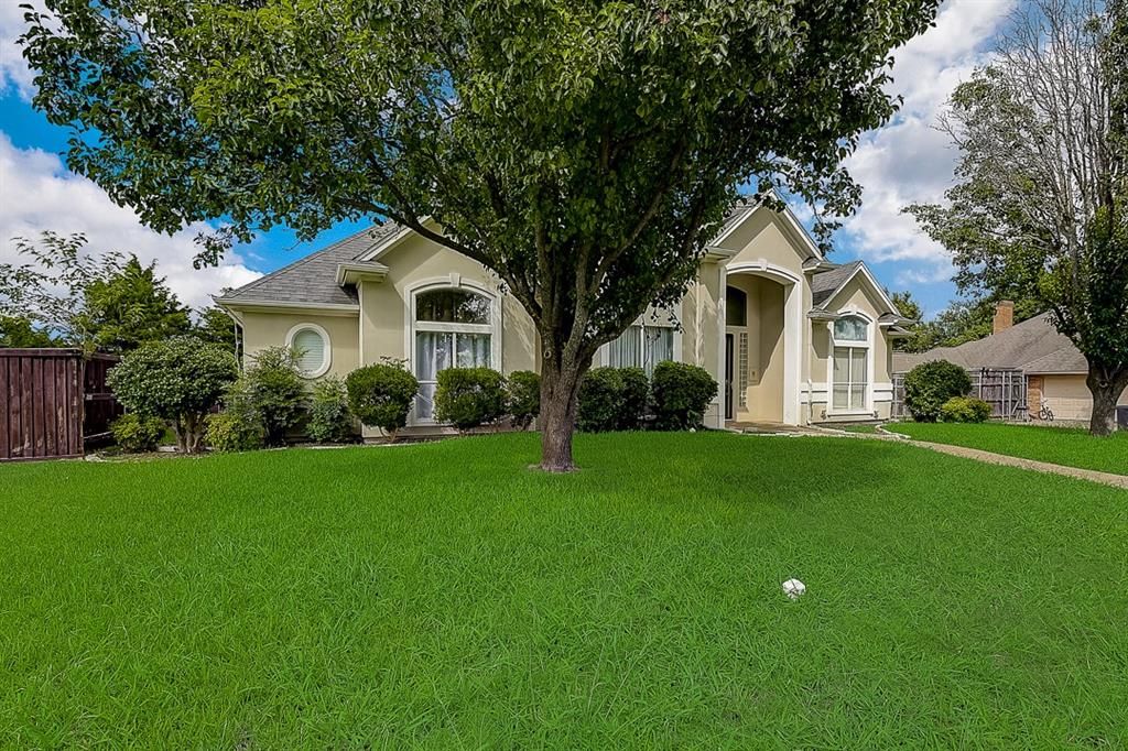 1407 Carriage Creek Dr, Desoto, TX 75115
