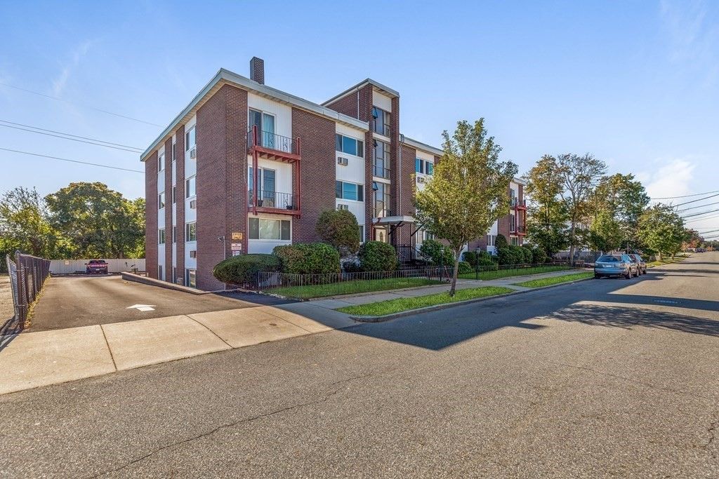 101 Waite St #C2, Malden, MA 02148