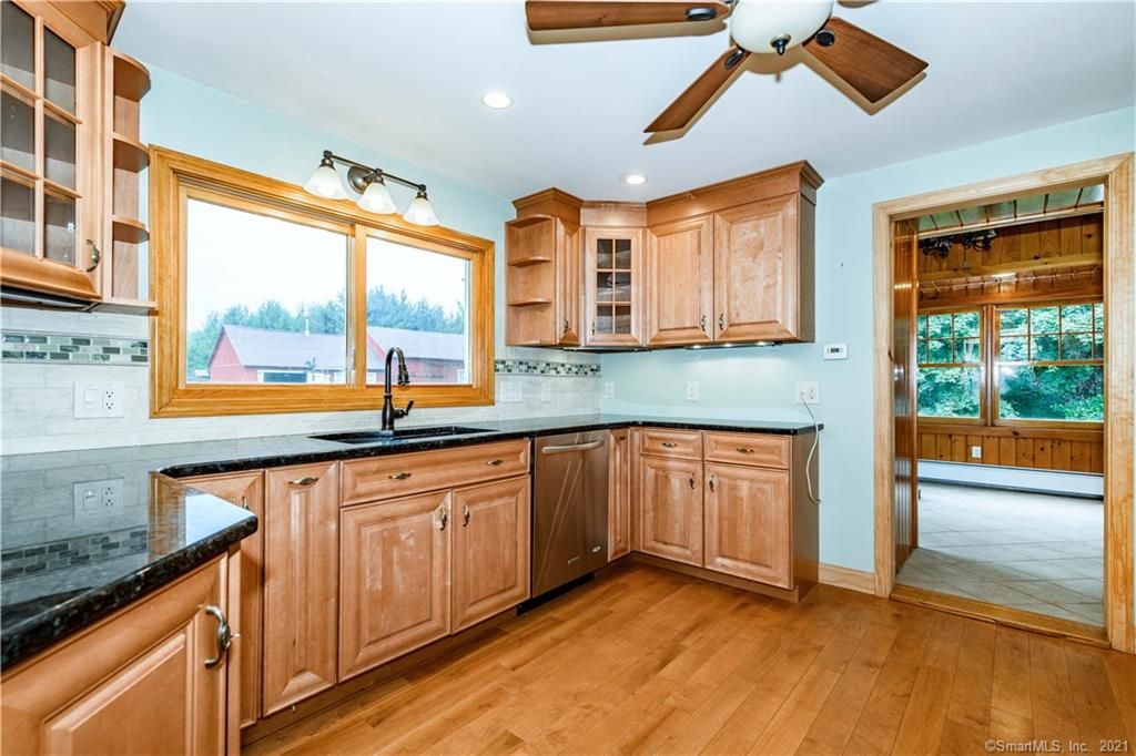 281 Hillstown Rd, Manchester, CT 06040