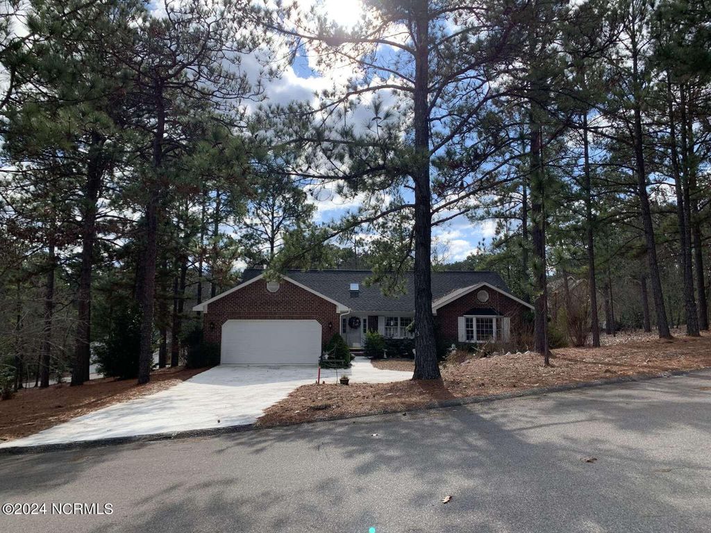 115 Lost Tree Place, Southern Pines, NC 28387