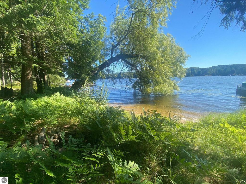 5700 Six Mile Lake Rd, East Jordan, MI 49727 Trulia