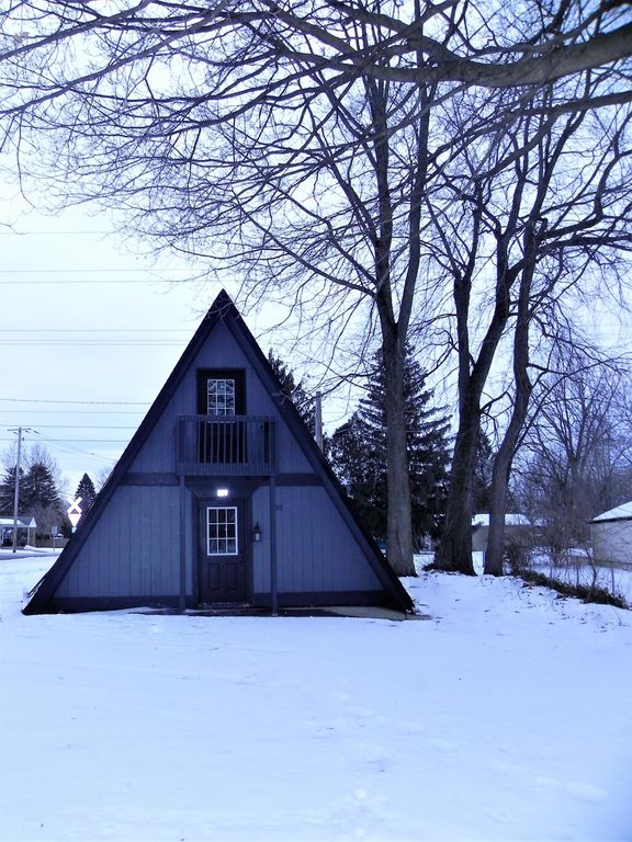809 E Main St, Sturgis, MI 49091