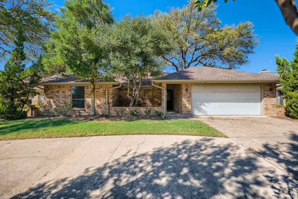 917 Kingston Dr, Mansfield, TX 76063