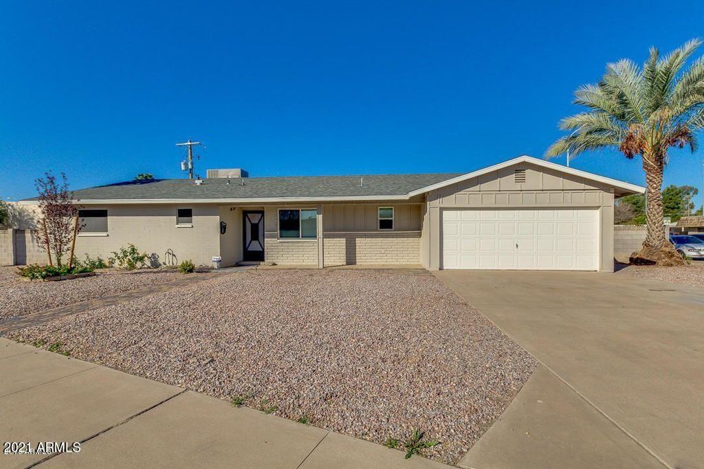 220 N Comanche Dr, Chandler, AZ 85224