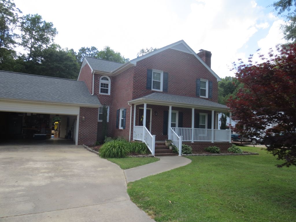 110 River Rd N, Roanoke Rapids, NC 27870
