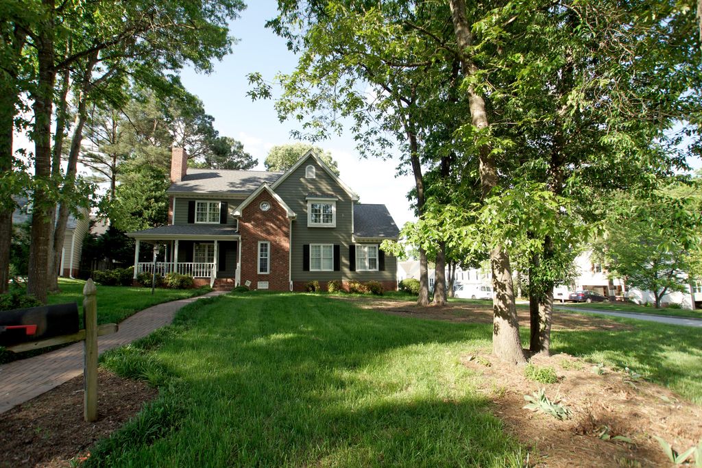 100 Biscayne Cir, Cary, NC 27513