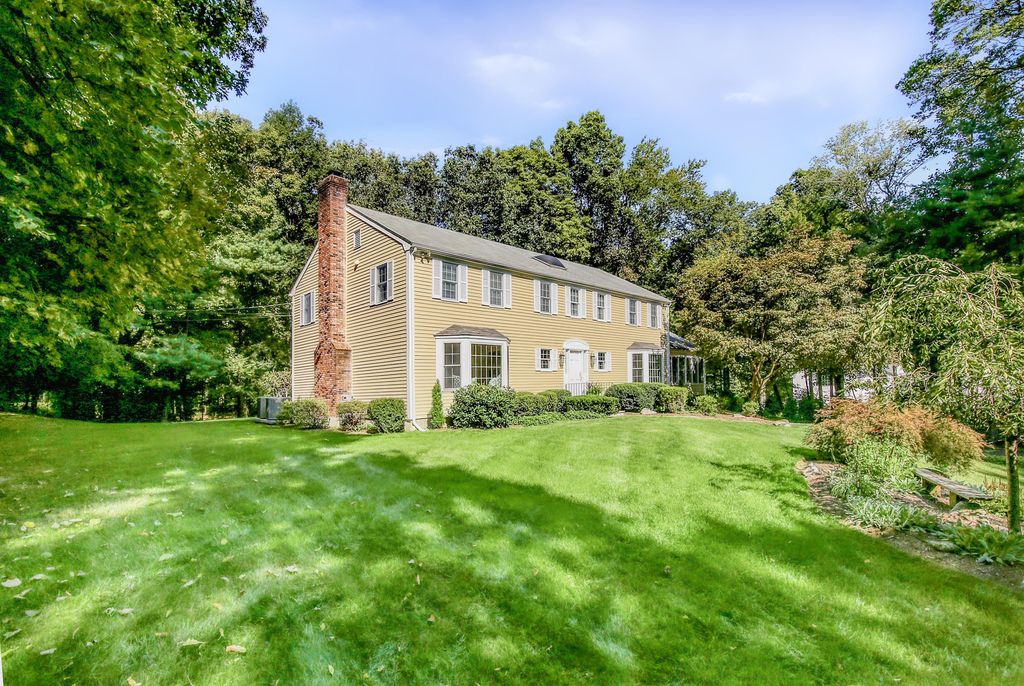 469 Valley Rd, New Canaan, CT 06840